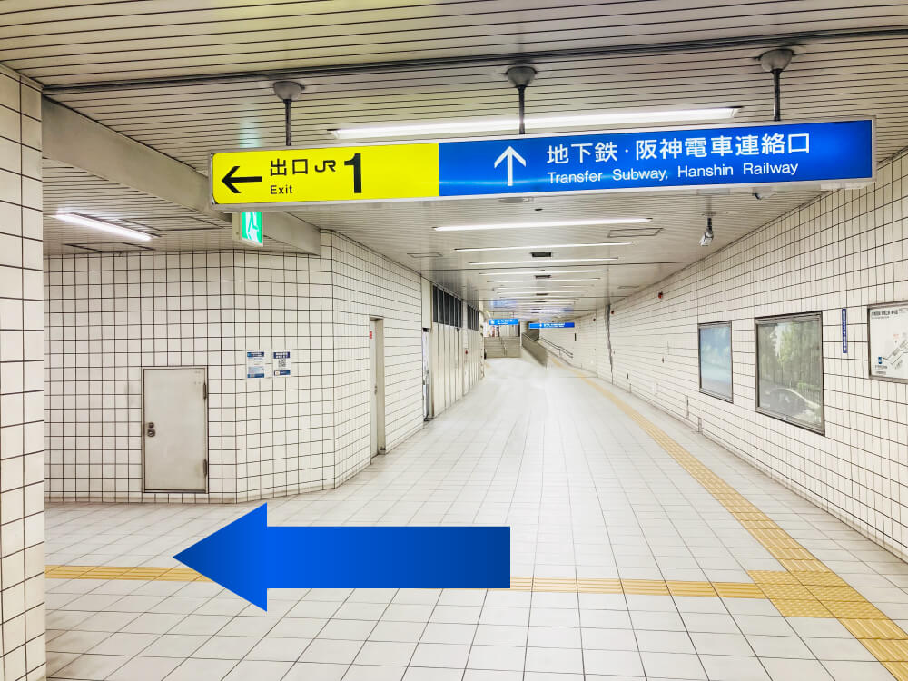 『出口 JR 1』へ進みます。